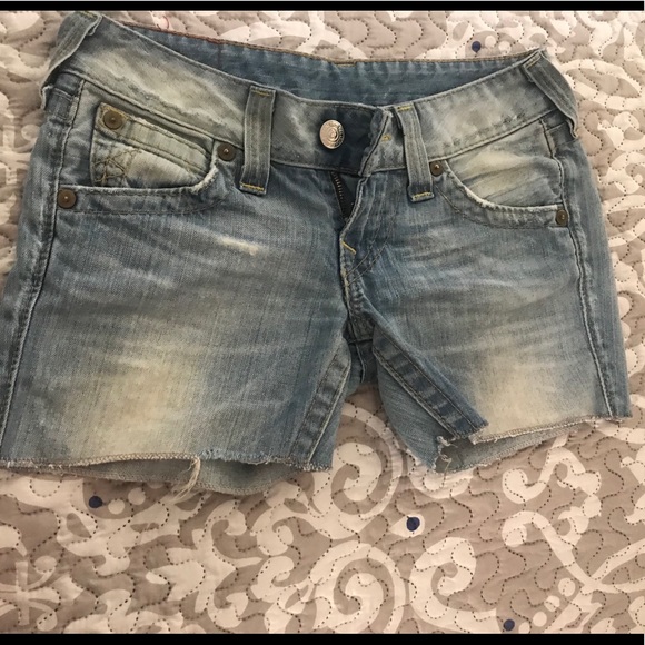 Size 26 blue jeans True Religion shorts - Picture 6 of 8